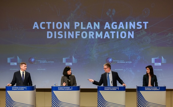 Andrus Ansip, Vera Jourova, Julian King and Mariya Gabriel �j int�zked�seket jelentenek be 2018 v�g�n az v�laszt�sok lehet�sges befoly�sol�s�nak elker�l�se �rdek�ben. (Fot�: EUObserver)