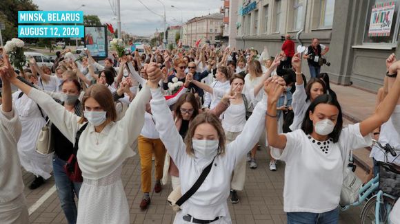 A Szolidarit�s l�nca a hat�s�gi er�szak ellen. Fot�: CGTN.